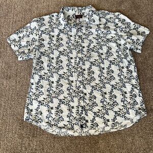 UNTUCKit Men’s Blueberry Print Button Up Size 3XL